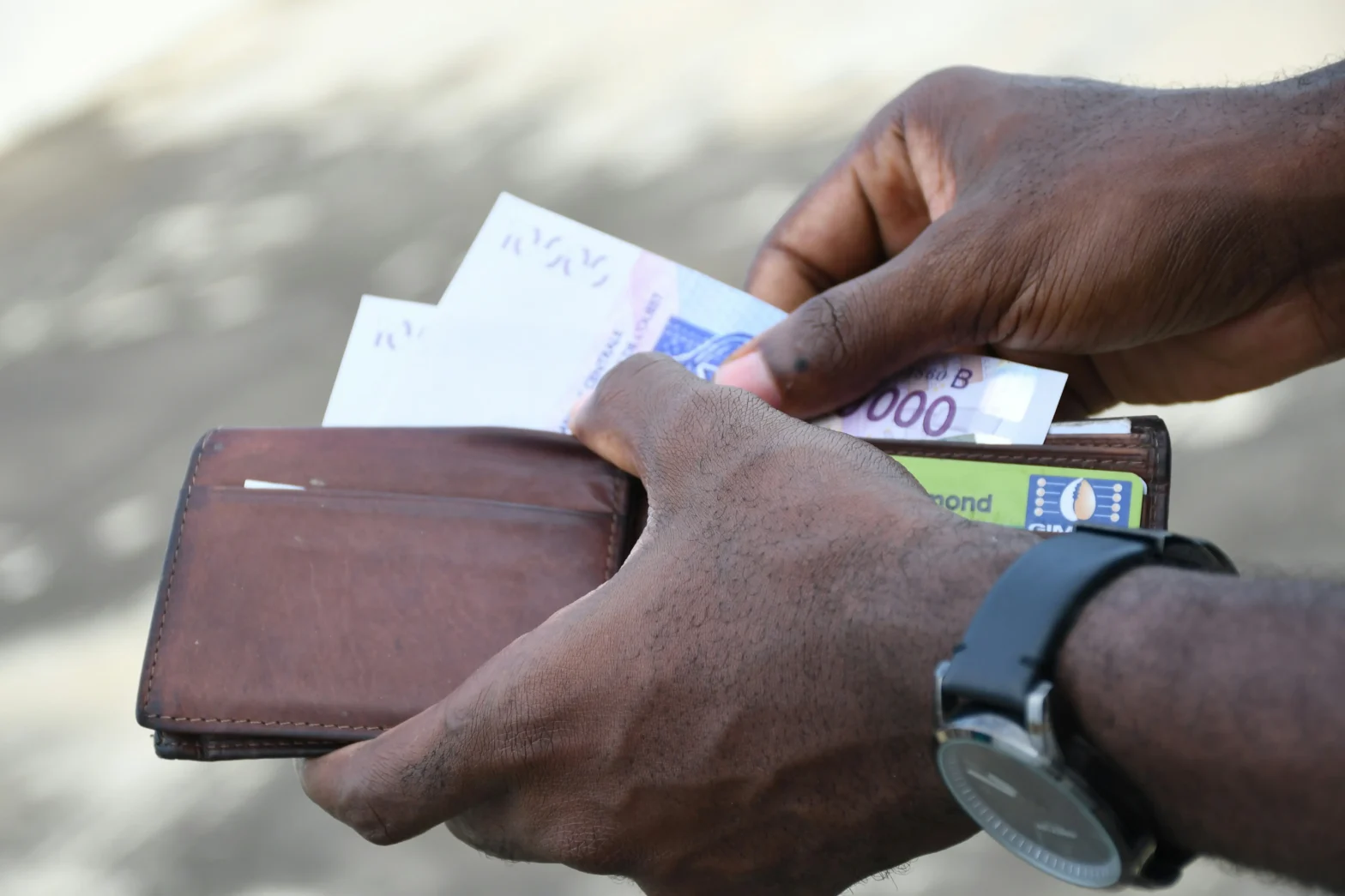 Simple Ways to Earn Extra Cash in a Different Country: What You Need to Know